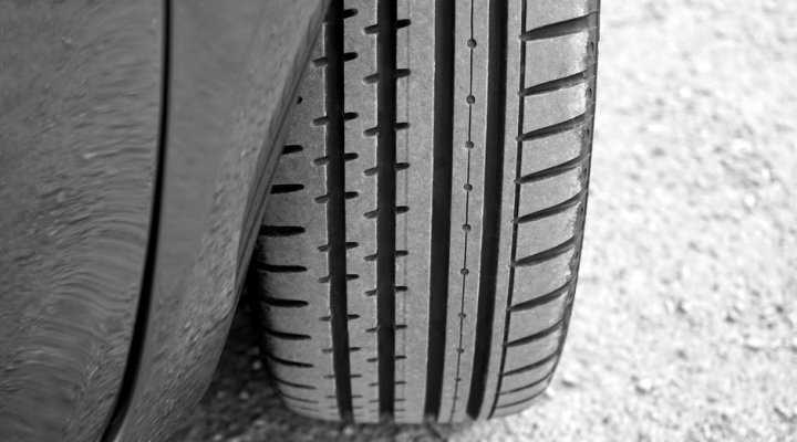 Contrôle continu des pneus, les conseils d'entretien automobile de FORD à Gien